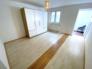 Pokoj - Pronájem bytu 4+kk v osobním vlastnictví 90 m², Mochov