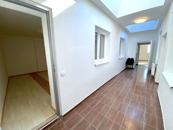 Veranda - Pronájem bytu 4+kk v osobním vlastnictví 90 m², Mochov