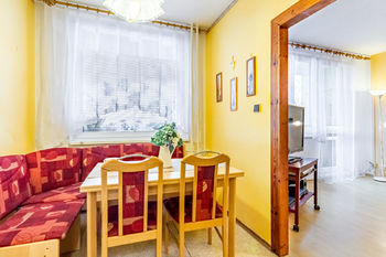 Jídelní kout  - Pronájem bytu 4+1 v družstevním vlastnictví 85 m², Praha 9 - Černý Most