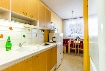 Kuchyně s jídelním koutem - Pronájem bytu 4+1 v družstevním vlastnictví 85 m², Praha 9 - Černý Most