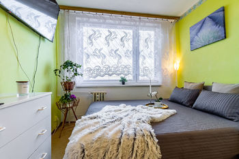 Ložnice - Pronájem bytu 4+1 v družstevním vlastnictví 85 m², Praha 9 - Černý Most