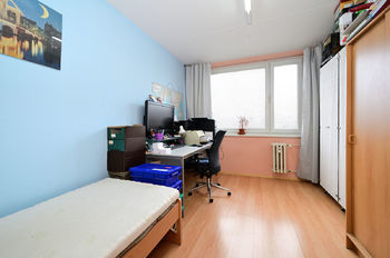 dětský pokoj - současný stav - Prodej bytu 4+kk v družstevním vlastnictví 104 m², Praha 9 - Černý Most