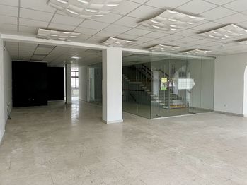 Prostory  - Pronájem obchodních prostor 213 m², Jihlava