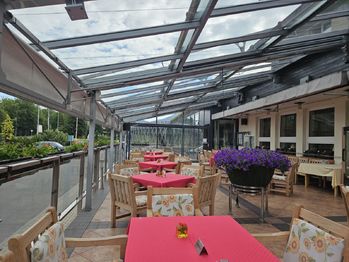 Letní terasa - Prodej hotelu 4367 m², Rožnov pod Radhoštěm