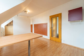Prodej bytu 1+kk v osobním vlastnictví 35 m², Praha 9 - Újezd nad Lesy