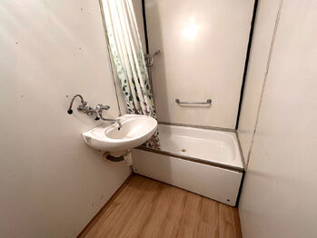 Koupelna - Prodej bytu 2+kk v osobním vlastnictví 42 m², Praha 6 - Ruzyně