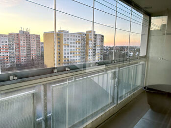 Společná lodžie - Prodej bytu 2+kk v osobním vlastnictví 42 m², Praha 6 - Ruzyně