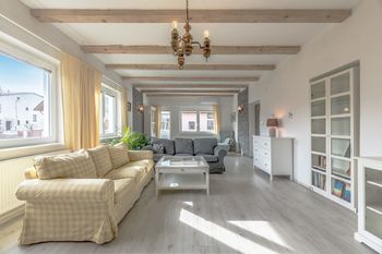 Obývací pokoj - Prodej domu 280 m², Újezd