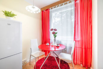 Samostatný jídelní kout. Byt je inzerován s vybavením, které není součástí prodeje. - Prodej bytu 4+1 v osobním vlastnictví 87 m², Olomouc