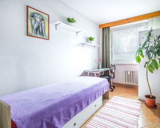 . Dětský pokoj. Byt je inzerován s vybavením, které není součástí prodeje. - Prodej bytu 4+1 v osobním vlastnictví 87 m², Olomouc