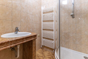 Koupelna - Prodej bytu 3+kk v osobním vlastnictví 69 m², Praha 1 - Staré Město