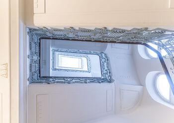 Úžasné schodiště renesančního domu - Prodej bytu 3+kk v osobním vlastnictví 69 m², Praha 1 - Staré Město