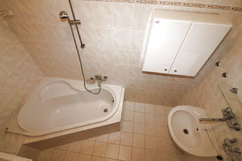 koupelna - Pronájem bytu 3+1 v osobním vlastnictví 60 m², Telč