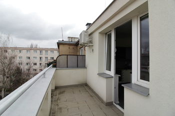 terasa - Prodej bytu 1+kk v osobním vlastnictví 25 m², Praha 3 - Žižkov