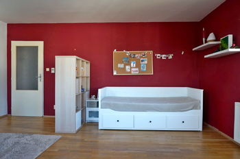 Obývací pokoj - Prodej bytu 1+1 v osobním vlastnictví 52 m², Brno