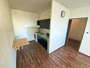 Obývací pokoj s kuchyňským koutem - Prodej bytu 2+kk v osobním vlastnictví 42 m², Kladno