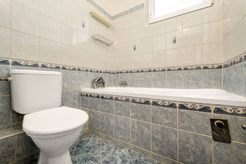 Koupelna - Prodej bytu 3+1 v osobním vlastnictví 66 m², České Budějovice