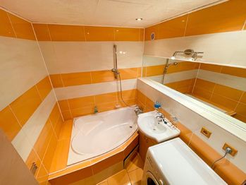 Koupelna - Prodej bytu 3+1 v osobním vlastnictví 88 m², Praha 6 - Řepy
