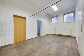 Pronájem kancelářských prostor 42 m², Praha 10 - Strašnice