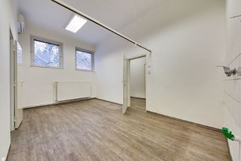 Pronájem kancelářských prostor 42 m², Praha 10 - Strašnice