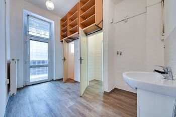 Pronájem kancelářských prostor 42 m², Praha 10 - Strašnice