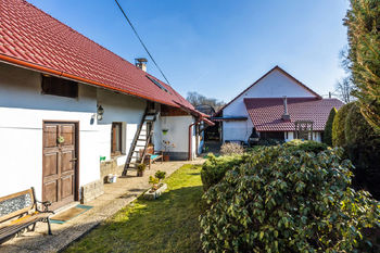 Pohled na dům a stodolu - Prodej chaty / chalupy 155 m², Křečovice