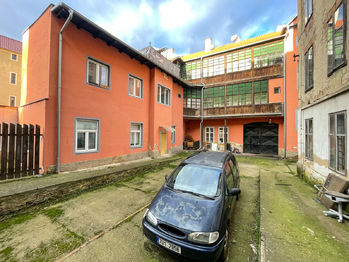 Prodej nájemního domu 860 m², Žatec