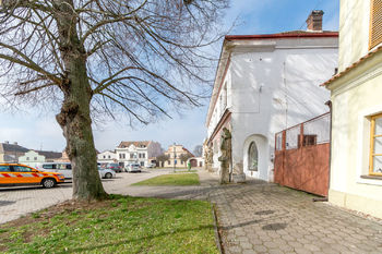 Prodej nájemního domu 450 m², Dašice