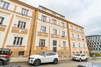 Prodej bytu 2+kk v osobním vlastnictví 45 m², Praha 6 - Veleslavín