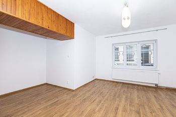Obývací pokoj - Prodej bytu 2+kk v osobním vlastnictví 42 m², Lovosice