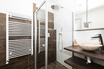 Koupelna - Prodej bytu 2+kk v osobním vlastnictví 42 m², Lovosice