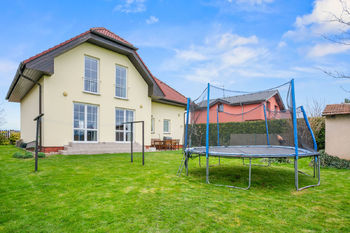 Dům se zahradou - Lipany - Prodej domu 109 m², Praha 10 - Lipany