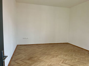 Pokoj 1 - Pronájem bytu 1+1 v osobním vlastnictví 45 m², Žirovnice