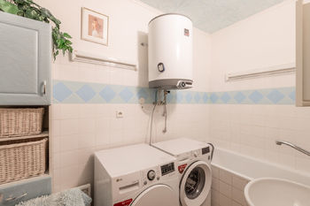 Koupelna - Prodej bytu 2+kk v osobním vlastnictví 40 m², Plaňany