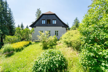 Pohled na dům ze sevorovýchodní strany - Prodej domu 306 m², Harrachov