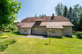  Pohled na dům a pozemek - Prodej domu 306 m², Harrachov