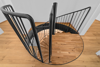 detail schodiště - Prodej bytu 4+kk v osobním vlastnictví 115 m², České Budějovice