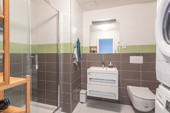 Koupelna - Prodej bytu 2+kk v osobním vlastnictví 66 m², Praha 5 - Stodůlky