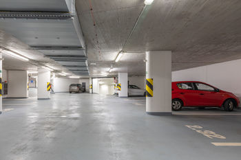 Garáže - Prodej bytu 2+kk v osobním vlastnictví 66 m², Praha 5 - Stodůlky
