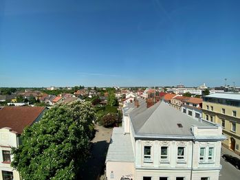výhled západním směrem - Pronájem kancelářských prostor 60 m², Hradec Králové