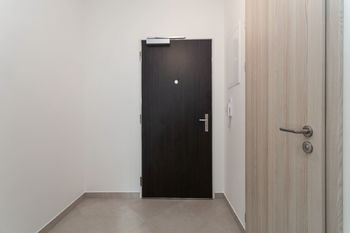 Prodej bytu 1+kk v osobním vlastnictví 30 m², Praha 4 - Chodov