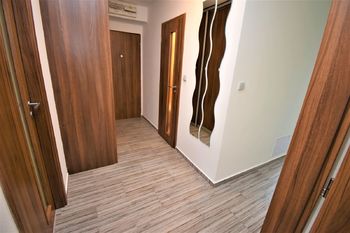 Předsíň, vstup do bytu - Prodej bytu 3+1 v osobním vlastnictví 68 m², Horní Vltavice