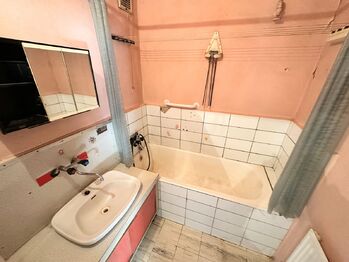 Koupelna - Prodej bytu 3+1 v osobním vlastnictví 78 m², Praha 10 - Strašnice