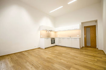 Obývací pokoj/Kuchyně - Prodej bytu 2+kk v osobním vlastnictví 42 m², Praha 7 - Bubeneč 