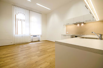 Obývací pokoj/Kuchyně - Prodej bytu 2+kk v osobním vlastnictví 42 m², Praha 7 - Bubeneč
