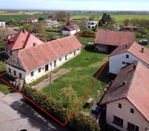 celkový pohled se obrysem prodávaných nemovitostí - Prodej chaty / chalupy 184 m², Jezbořice