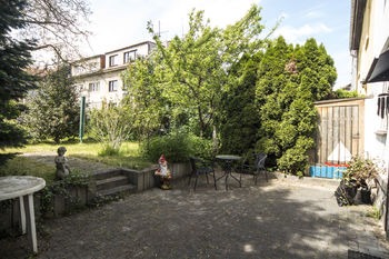 dvorek - Prodej domu 180 m², Praha 4 - Kamýk