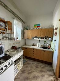 kuchyň v přízemí - Prodej domu 210 m², Libčeves