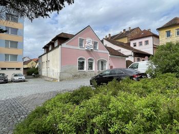 Pohled na nabízený objekt z ulice Mlýnská, Hradební - Prodej domu 310 m², Strakonice