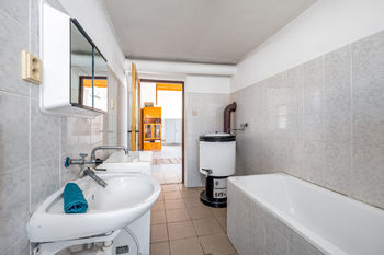 Prodej zemědělského objektu 100 m², Borovany
